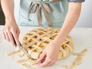 Trimming excess pie crust from lattice top crust